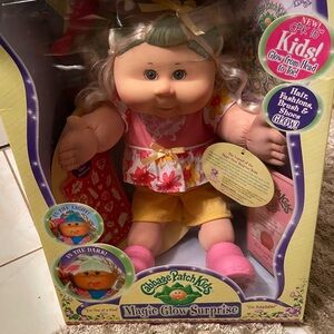 2007 Cabbage Patch doll / Magic glow surprise